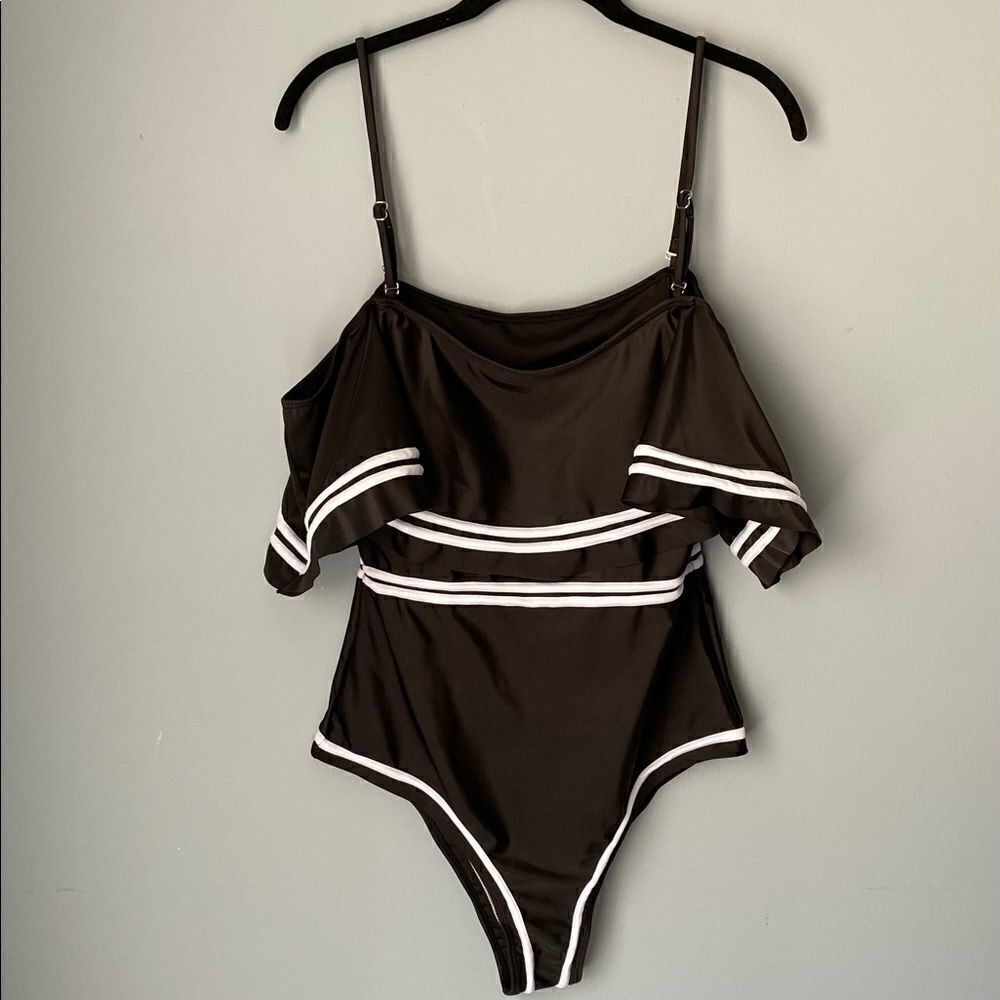 SHEIN NWOT plus size black and white one piece bathing suit